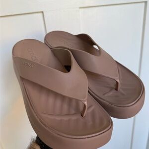 CROCS Gateway Platform Flip